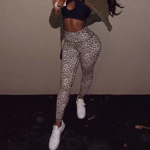 1 Left! High Waisted Leopard Printed Leggings - Picture 2 of 8